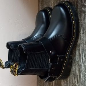 DR MARTENS Wincox Smooth Leather Chelsea Boots Polished Black Buckle 5 us. 3uk